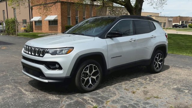 Used 2025 Jeep Compass Limited AWD/4WD image 4