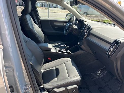 Used 2025 Volvo XC40 B5 Core AWD/4WD image 15