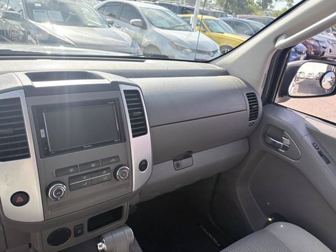 Used 2011 Nissan Frontier SV RWD image 9