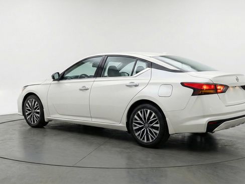 Used 2025 Nissan Altima 2.5 SV FWD image 6