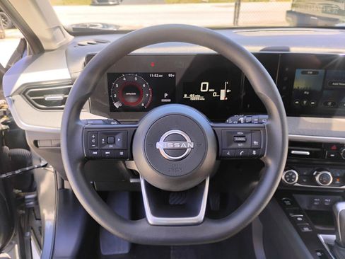 Used 2025 Nissan Kicks SV w/ SV Premium Package FWD image 95