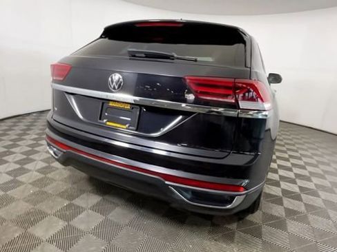 Used 2022 Volkswagen Atlas Cross Sport SE FWD image 6
