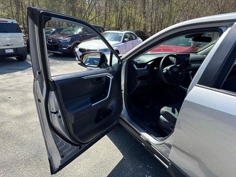 Used 2023 Toyota RAV4 LE AWD/4WD image 12