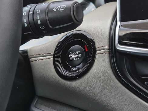 Used 2025 Jeep Compass Limited AWD/4WD image 19