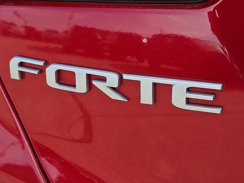 Used 2024 Kia Forte LXS image 9