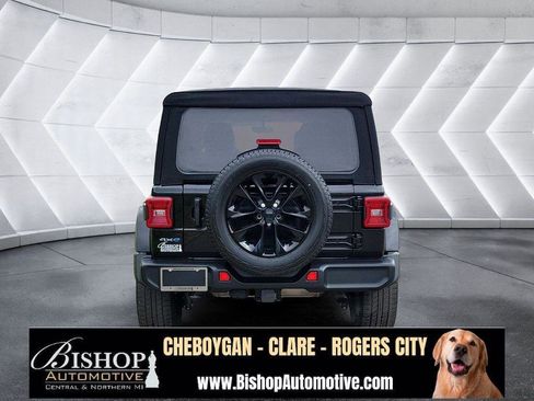 Used 2021 Jeep Wrangler Unlimited Sahara w/ Cold Weather Group image 15