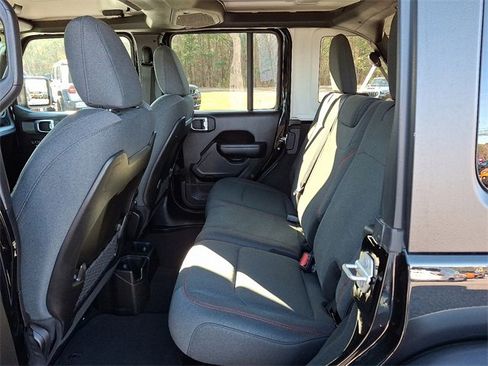 Used 2024 Jeep Wrangler Unlimited Rubicon image 10