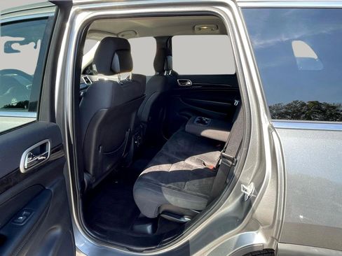 Used 2012 Jeep Grand Cherokee Laredo w/ Laredo E Group image 21