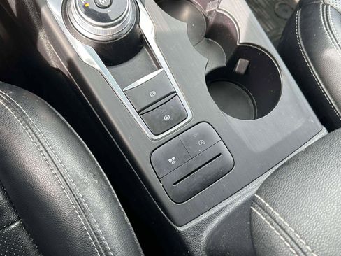 Used 2020 Ford Escape SEL image 31