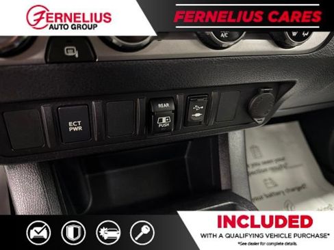 Used 2018 Toyota Tacoma SR5 AWD/4WD image 35