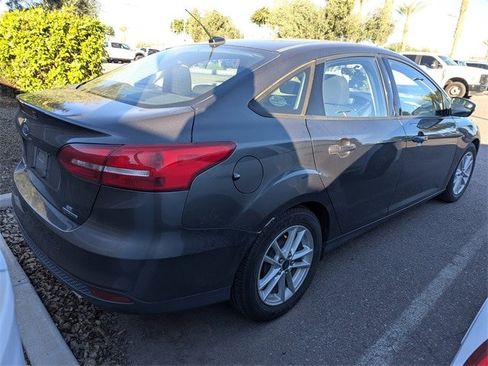 Used 2015 Ford Focus SE image 4