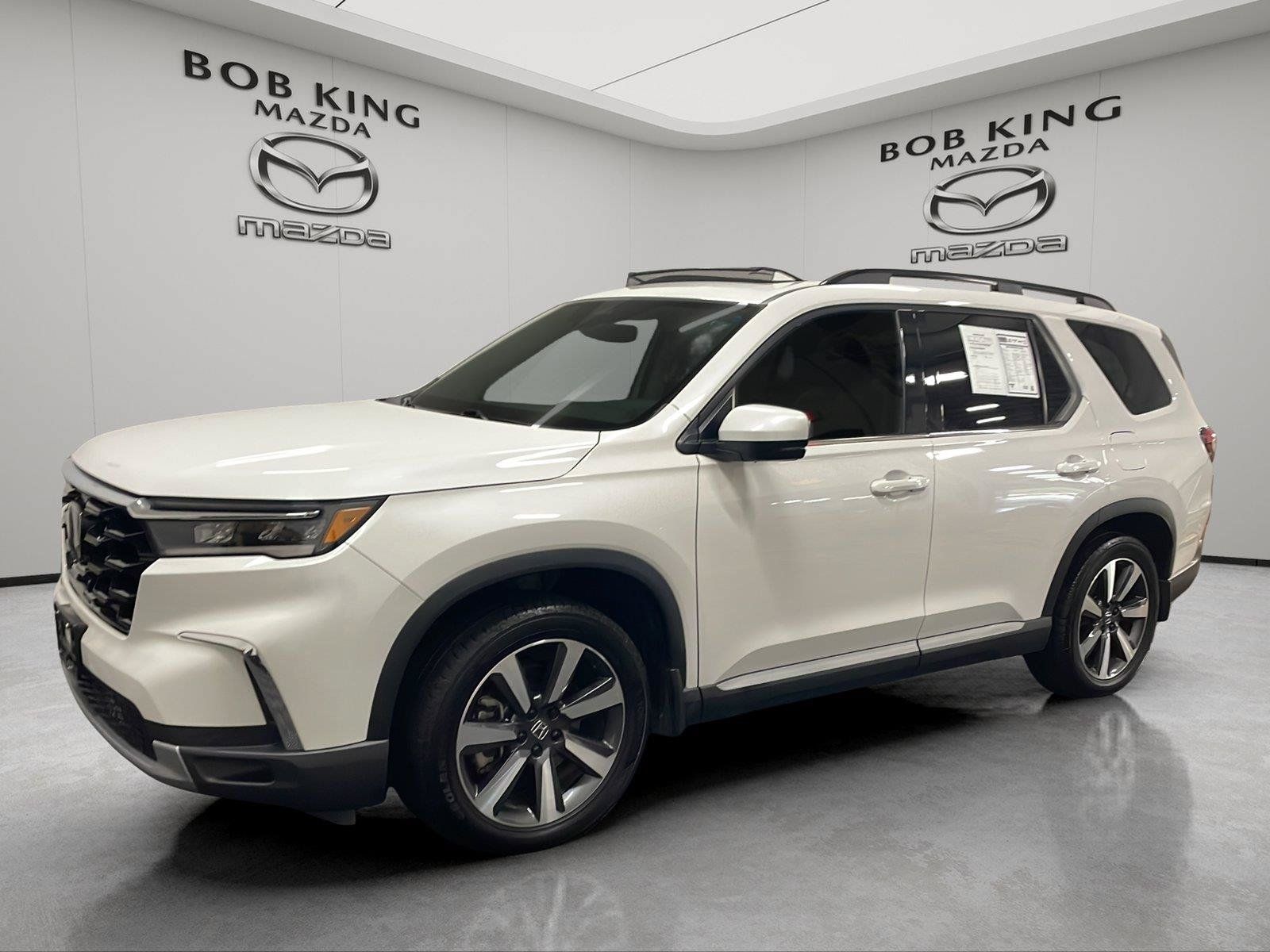Used 2025 Honda Pilot Touring image 1