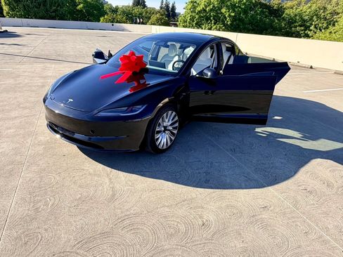 Used 2024 Tesla Model 3 Standard Range RWD image 39