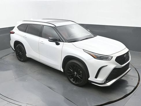 Used 2023 Toyota Highlander XSE FWD image 31