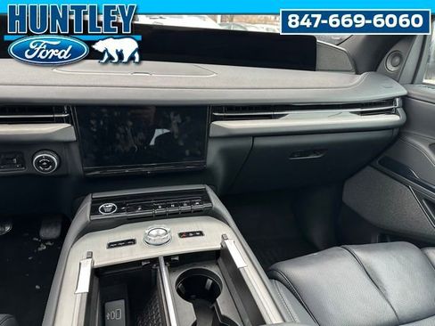 Used 2025 Lincoln Navigator L Reserve w/ Jet Appearance Package image 22