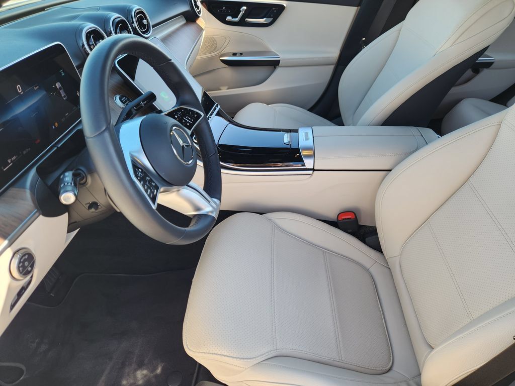 Used 2025 Mercedes-Benz C 300 Sedan image 13