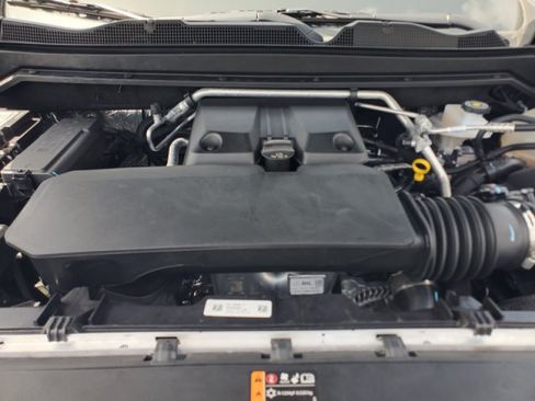 Used 2025 Chevrolet Colorado Z71 w/ Technology Package AWD/4WD image 34