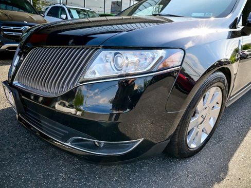 Used 2016 Lincoln MKT AWD image 9