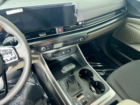 New 2026 Kia Carnival LX FWD image 23