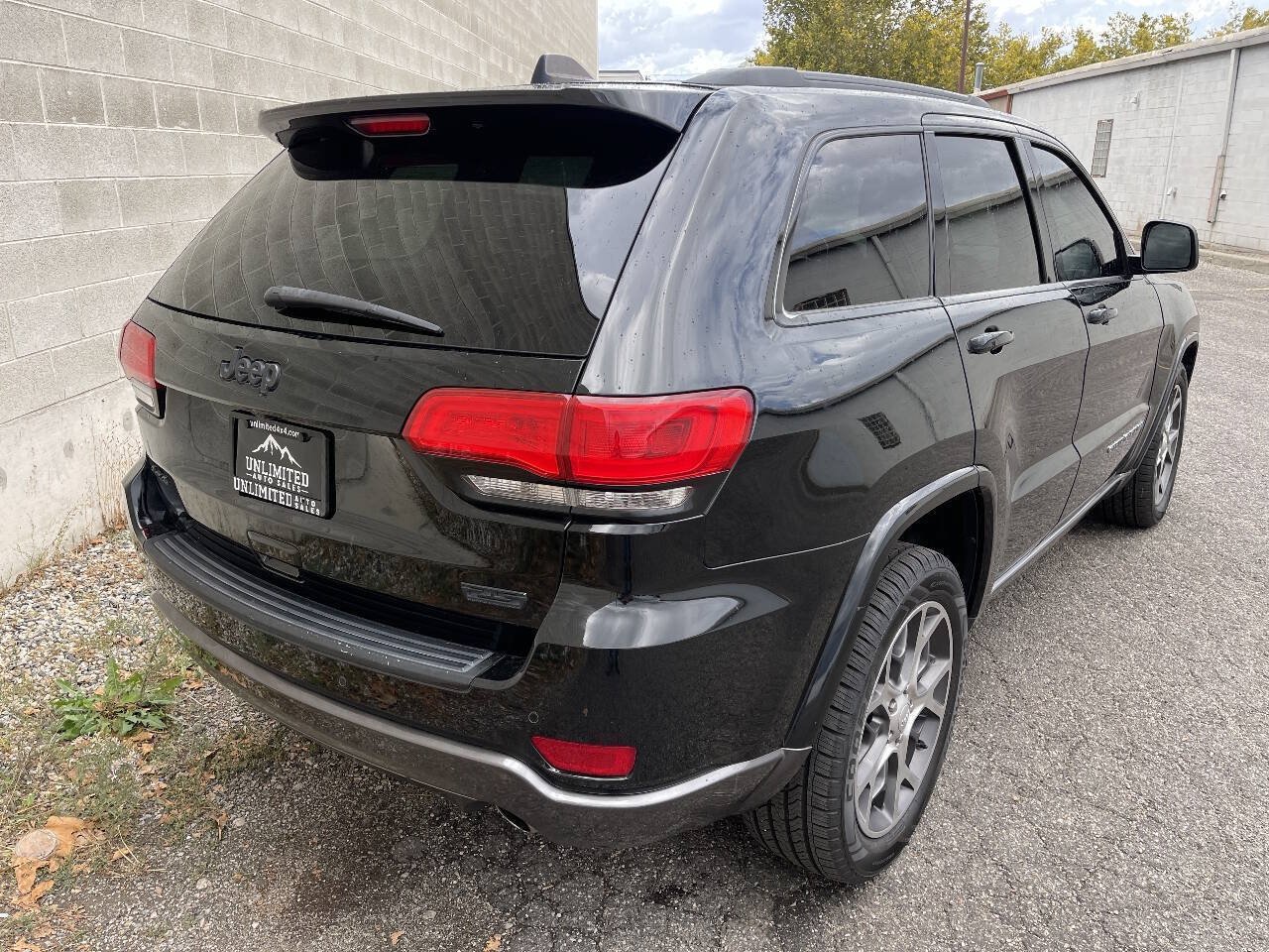 Used 2018 Jeep Grand Cherokee Limited AWD/4WD image 3