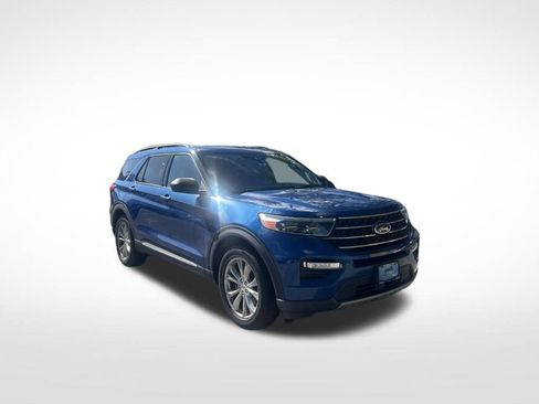 Used 2020 Ford Explorer XLT w/ Equipment Group 202A RWD image 2