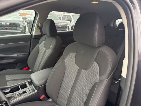 Used 2025 Kia Sorento LX image 11