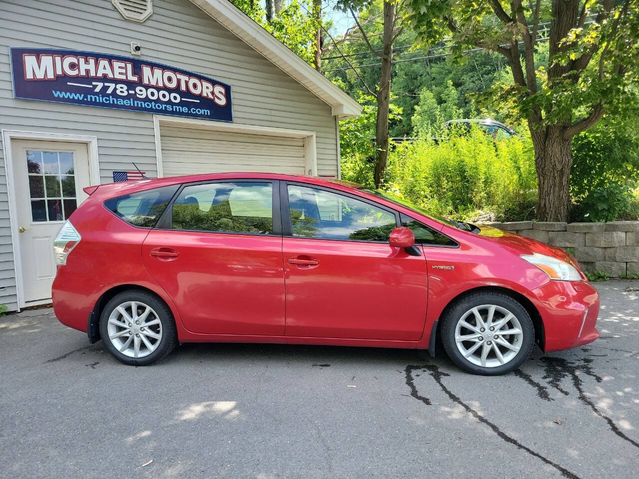Used 2013 Toyota Prius V Five FWD image 3