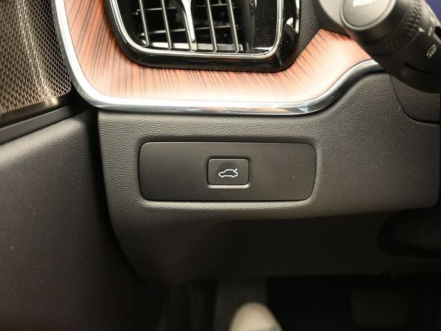 Used 2023 Volvo XC60 B5 Ultimate w/ Climate Package FWD image 28