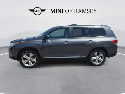 Used 2011 Toyota Highlander Limited w/ Tow Pkg AWD/4WD image 5