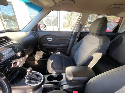 Used 2017 Kia Soul + image 13