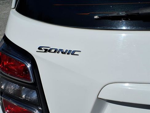 Used 2019 Chevrolet Sonic LT image 25
