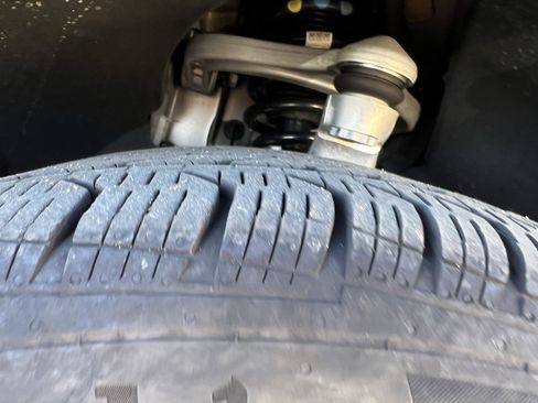 Used 2025 Mercedes-Benz GLC 350e 4MATIC image 12