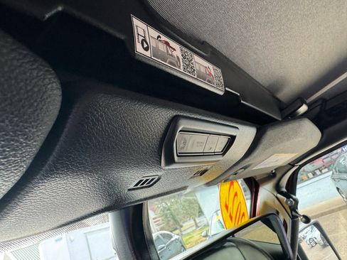 Used 2022 Jeep Wrangler Unlimited Sahara w/ Cold Weather Group image 30