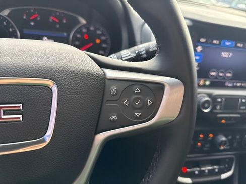 Used 2024 GMC Terrain SLT image 17