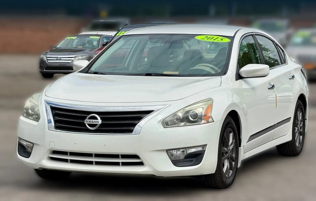 Used 2015 Nissan Altima 2.5 S w/ Sport Value Package FWD image 3