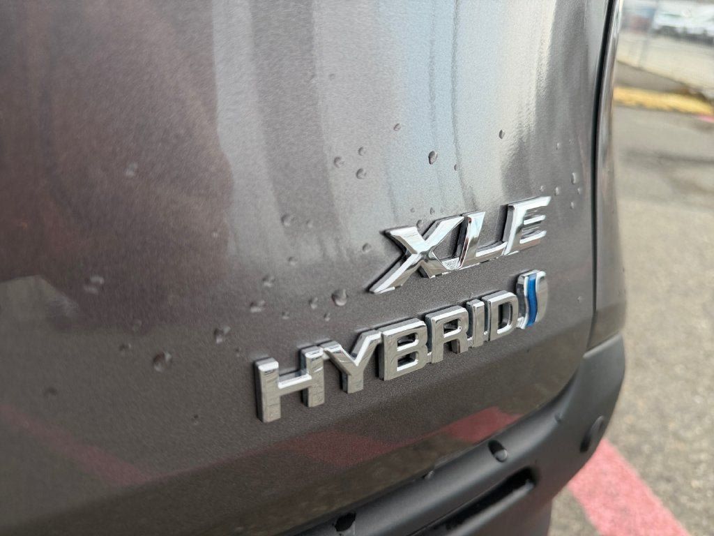 Used 2024 Toyota Sienna XLE w/ XLE Plus Package AWD/4WD image 34