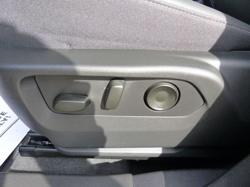 Used 2025 Buick Envision Preferred AWD/4WD image 23