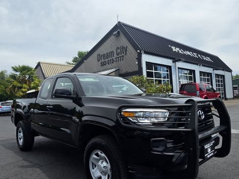 Used 2017 Toyota Tacoma SR w/ SR Convenience Package AWD/4WD image 3