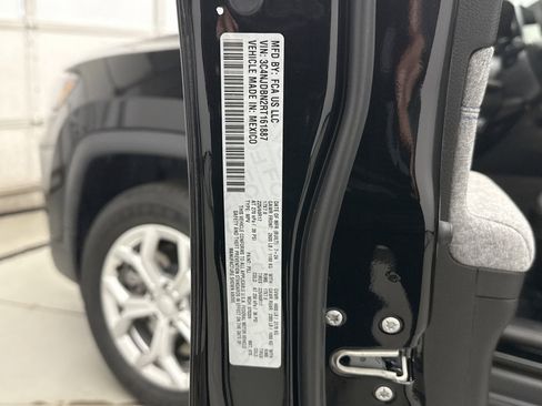 Used 2024 Jeep Compass Latitude image 22