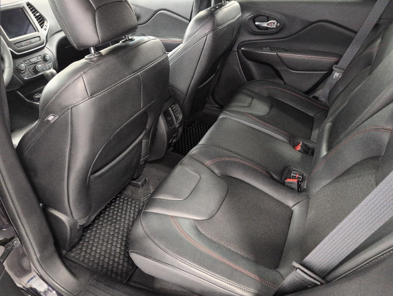 Used 2021 Jeep Cherokee Trailhawk AWD/4WD image 22