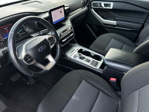 Used 2023 Ford Explorer XLT image 9