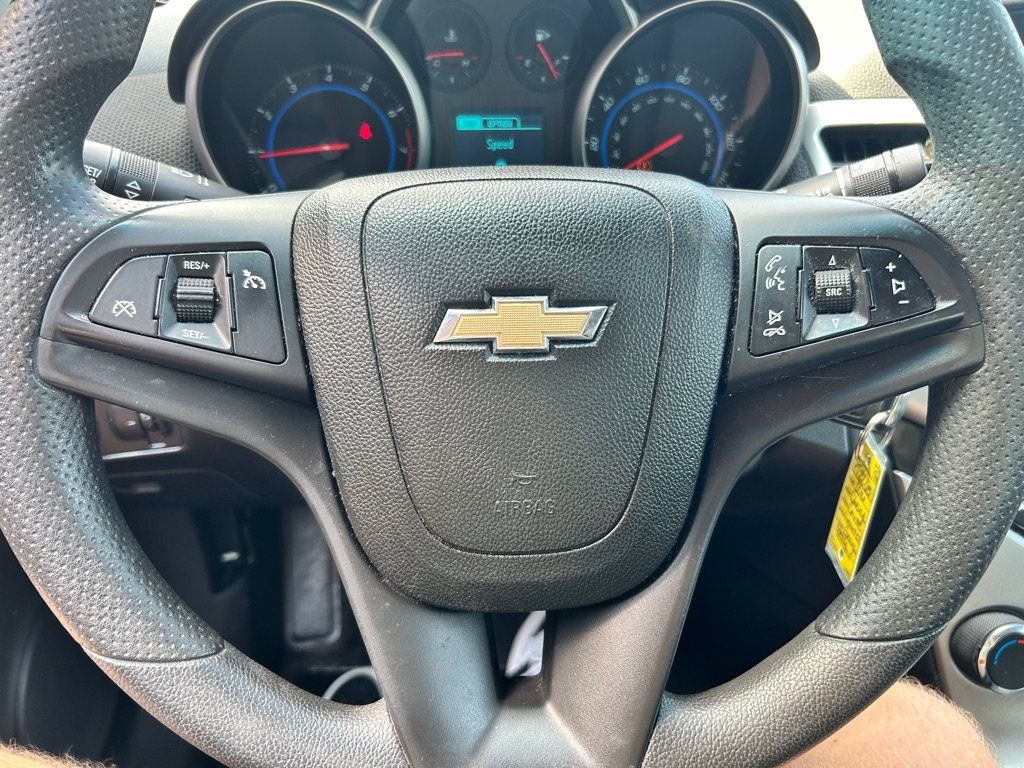 Used 2016 Chevrolet Cruze LT FWD image 13