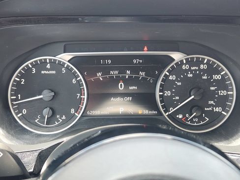 Used 2023 Nissan Pathfinder SL AWD/4WD image 13