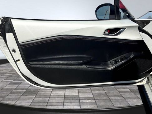 Used 2017 MAZDA MX-5 Miata RF Grand Touring RWD image 20