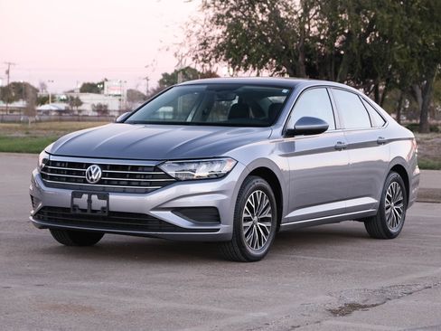 Used 2021 Volkswagen Jetta SE w/ SE Cold Weather Package image 6