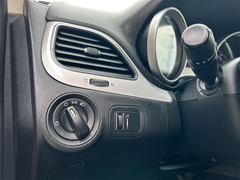 Used 2016 Dodge Journey SE w/ Flexible Seating Group FWD image 17