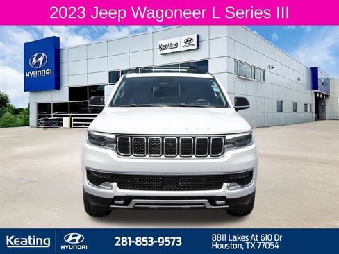 Used 2023 Jeep Wagoneer L Series III w/ Premium Group I AWD/4WD image 2