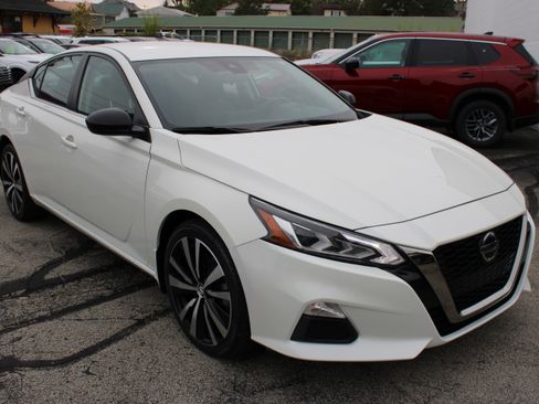 Certified 2022 Nissan Altima 2.5 SR image 8