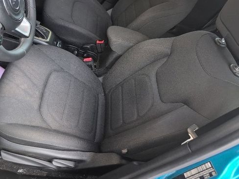 Used 2019 Jeep Renegade Latitude FWD image 17