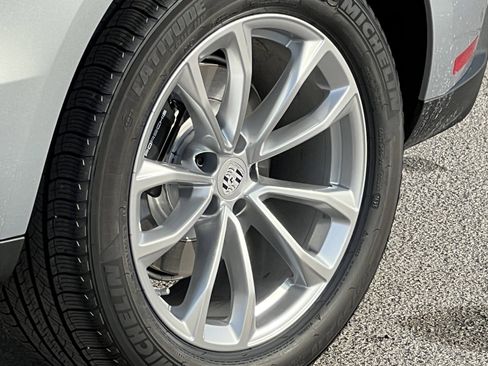 New 2026 Porsche Macan image 12